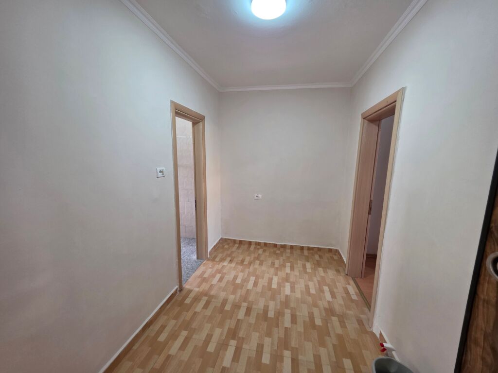 📍Pran Rrugës Irfan Tomini Shitet Apartament 1+1