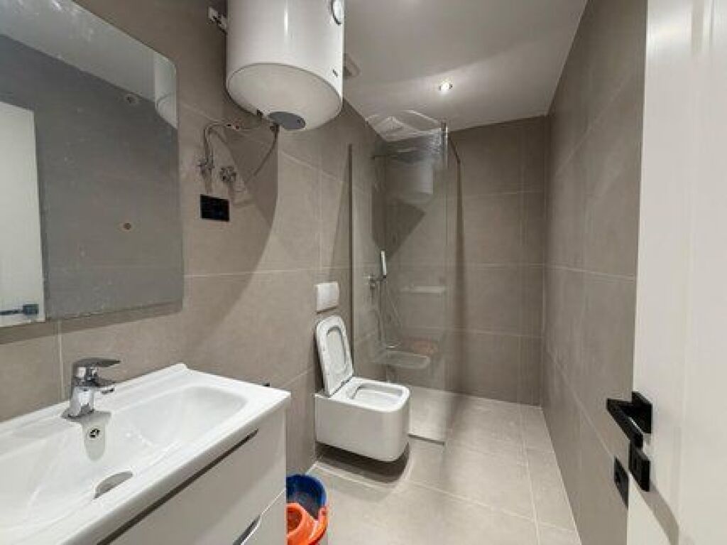  Shitet ,Apartament 1+1, Komuna e Parisit, Tirane
