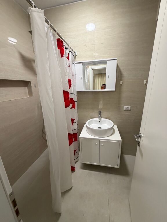 1+1, vicino al lago secco, 650 mila lek
