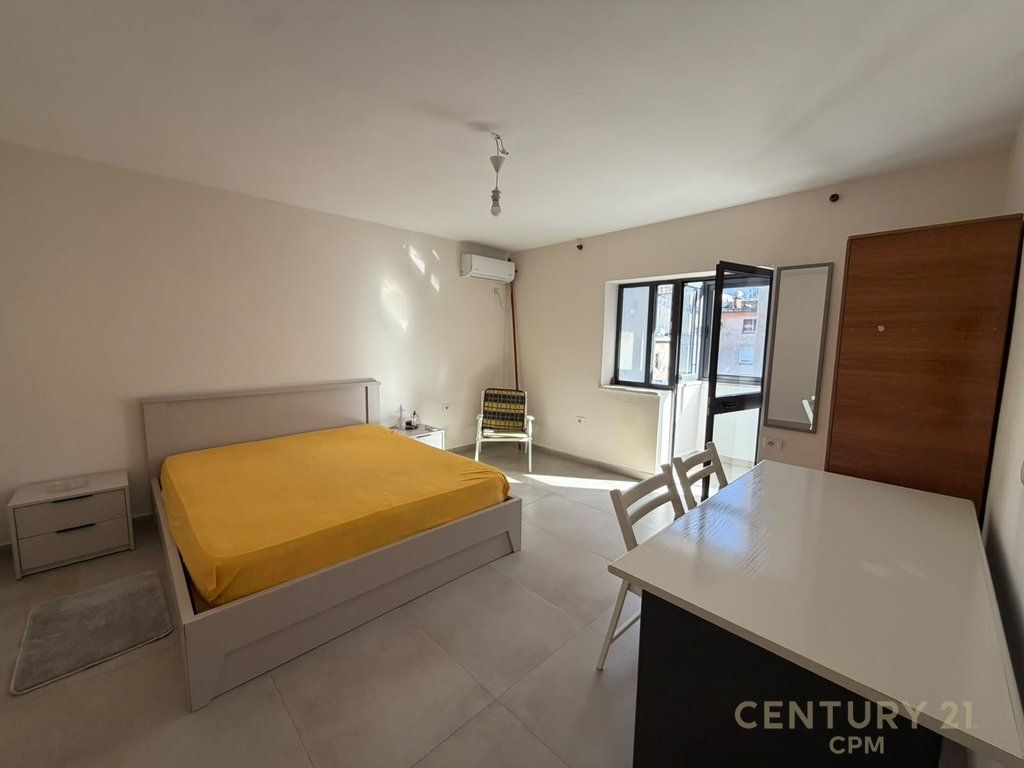 Apartament 2+1 per Qira tek Myslym Shyri 830 € /Muaj 75,000 Lekë /Muaj