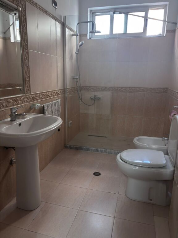  JEPET ME QIRA APARTAMENT 2+1 – STACIONI I TRENIT, DURRËS!
