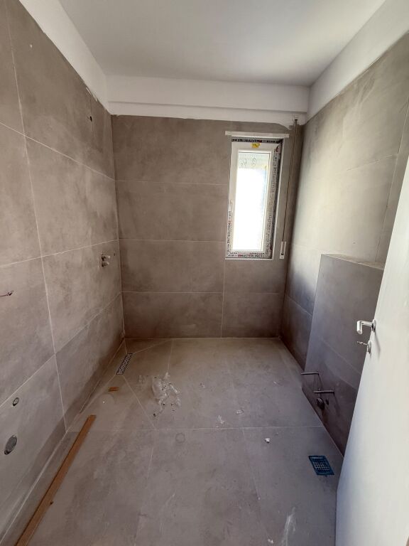 SHITET APARTAMENT 2+1+2 ME POST PARKIMI NE PASKUQAN !