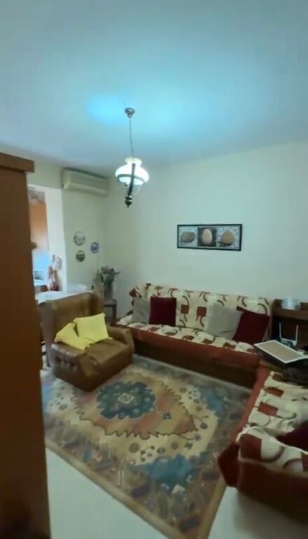 2+1 apartment, very close to 21 Dhjetori (50 m), NO AGENCY COMMISSION, directly with the owner.