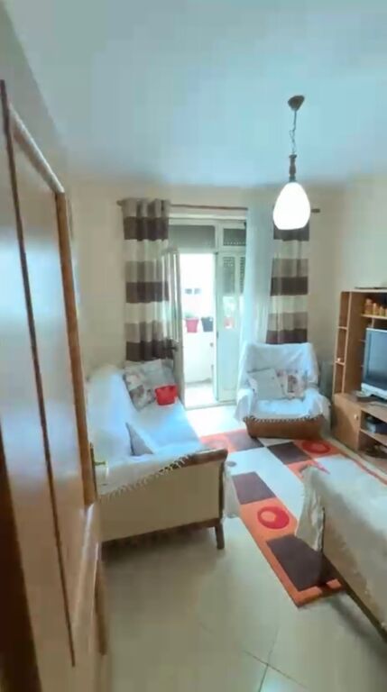 2+1 apartment, very close to 21 Dhjetori (50 m), NO AGENCY COMMISSION, directly with the owner.