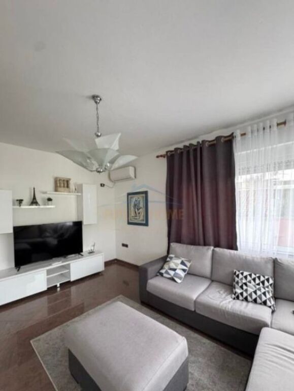 Qira,Apartament1+1+Verandë,Rruga Pjetër Bogdani,Blloku,Tiranë.