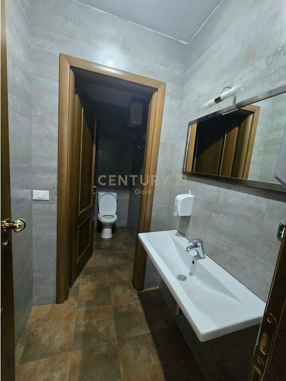 AMBIENT PER ZYRA OPEN SPACE PER QIRA NE QENDER TE TIRANES !