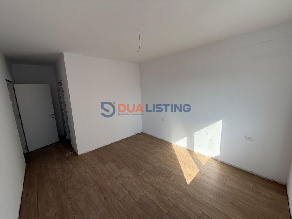 SHITET SUPER APARTAMENT 2+1+2 + POST PARKIMI Paskuqan, Tiranë