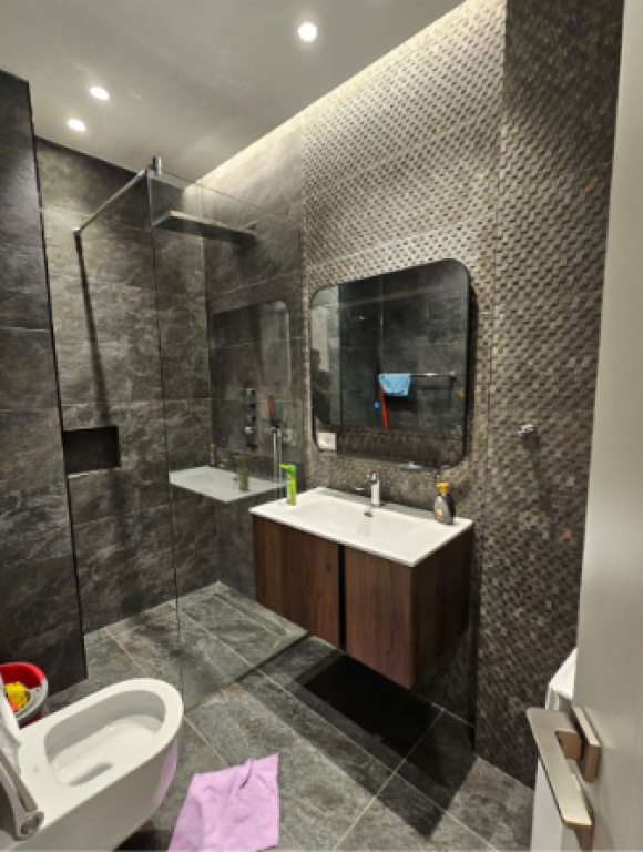JEPET ME QIRA APARTAMENT 2+1+2 | PRANË TEG