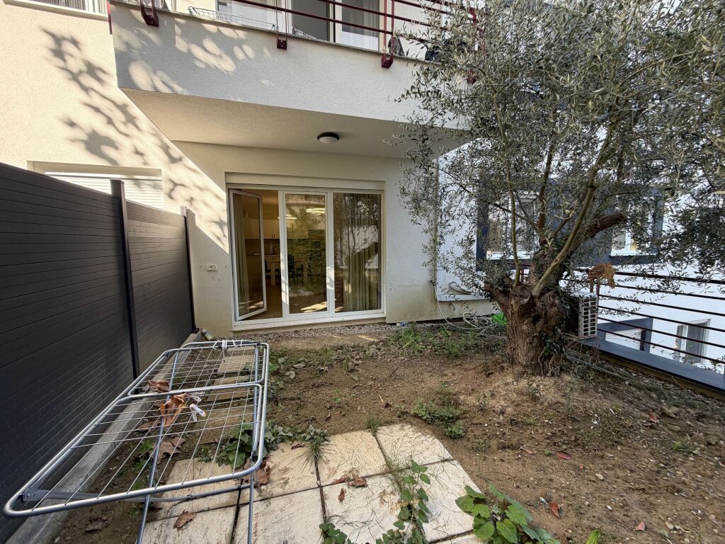 1+1, vicino al lago secco, 650 mila lek