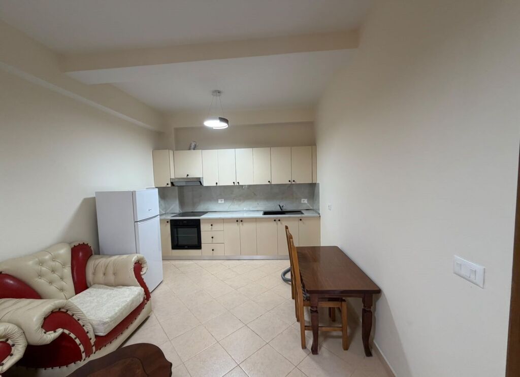 Qera | Shtëpi private 1 + 1 | Rruga Haxhi Bardhi | 400 €/muaj