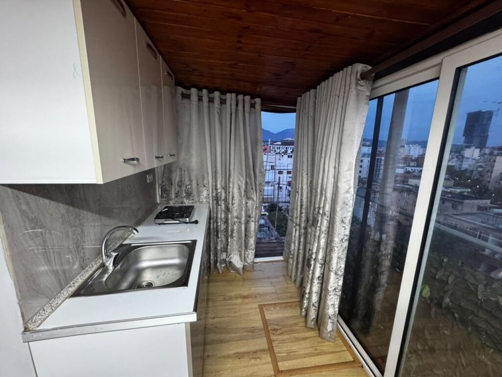 Garsonierë me qira – Mine Peza (Pranë Prokurorisë) - Uje, drita, internet, pagesa ashensorit, shkalla te perfshira ne cmim !