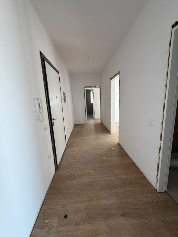 SHITET APARTAMENT 2+1+2 ME POST PARKIMI NE PASKUQAN !