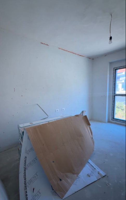 Vendesi appartamento 2+1+2 + Posto auto presso il Complesso Bengasi, Porcelan, Tirana