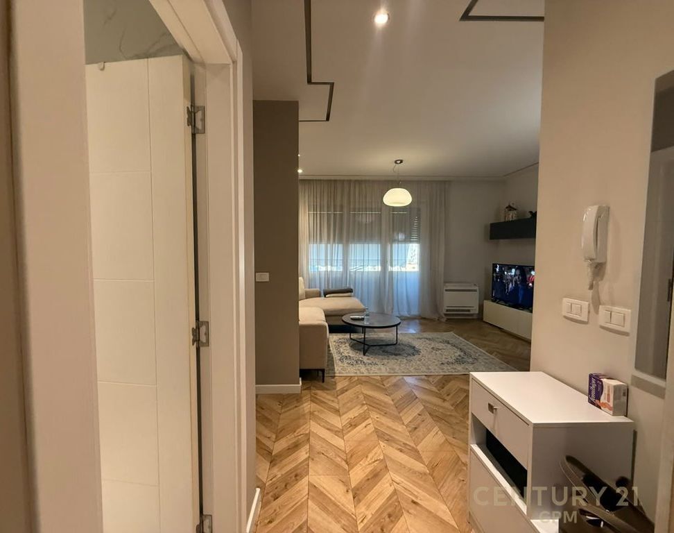 APARTAMENT MODERN 1+1+POST PARKIMI ME QIRA,TEK KOMUNA E PARISIT