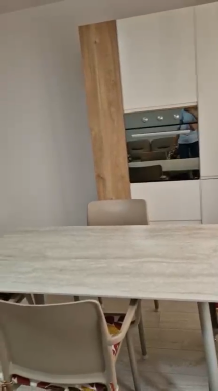 Apartament 2+1 per qera Rruga e Elbasanit !