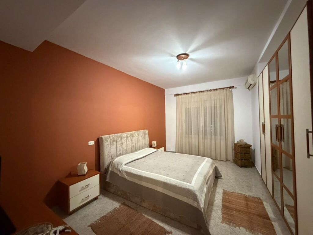 Apartament 1+1 per qira tek Pazari i Ri.