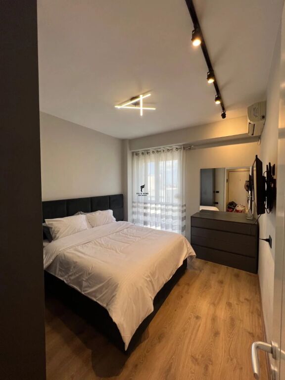 APARTAMENT ME QERA 1+1 STACIONI TRENIT 60.000 LEKE FH-98486