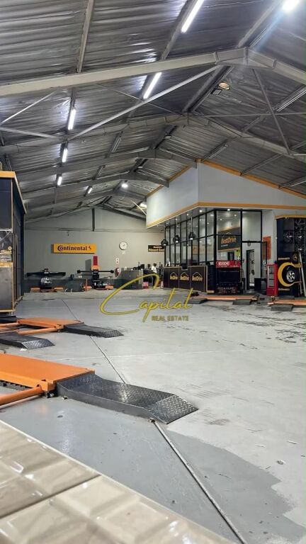 AMBIENT BIZNESI ME QIRA 125 M2 ZOGU I ZI 150.000 LEKE