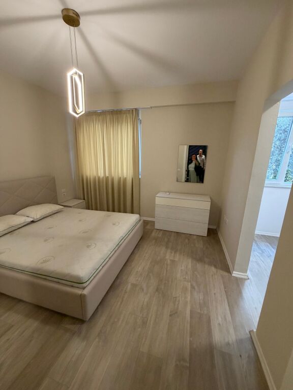 1+1, vicino al lago secco, 650 mila lek