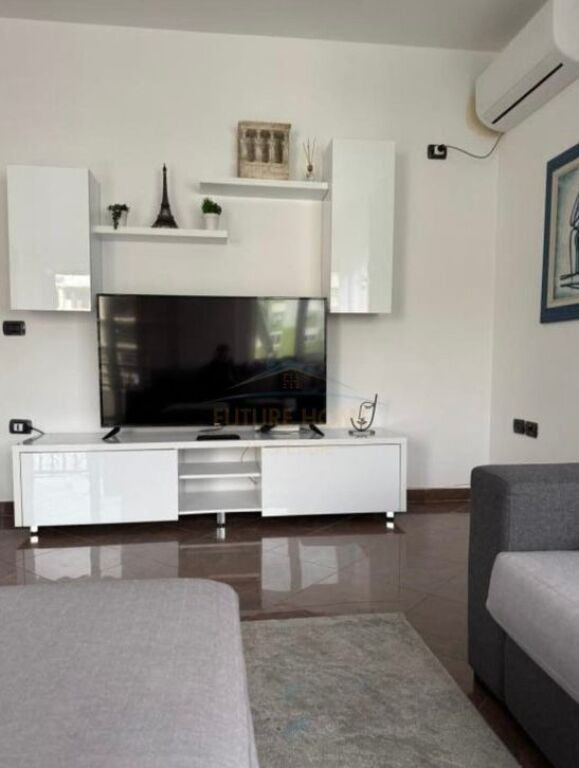 Qira,Apartament1+1+Verandë,Rruga Pjetër Bogdani,Blloku,Tiranë.