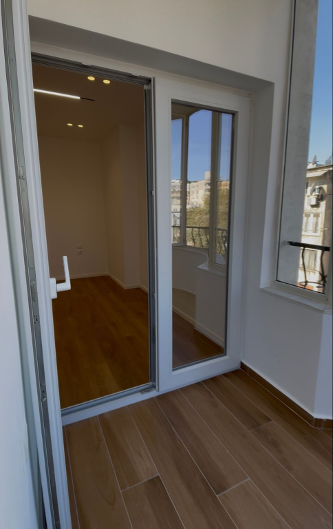 Shitet apartament 1+1 pranë Mozaikut, 21 Dhjetori, Tiranë.