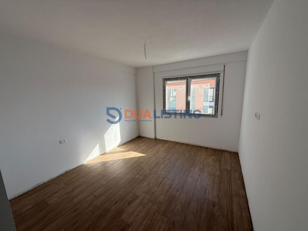 SHITET SUPER APARTAMENT 2+1+2 + POST PARKIMI Paskuqan, Tiranë