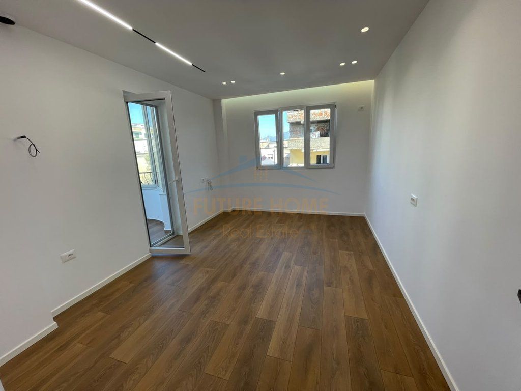 In vendita, appartamento 1+1, vicino al Mosaico, 21 Dhjetori, Tirana.