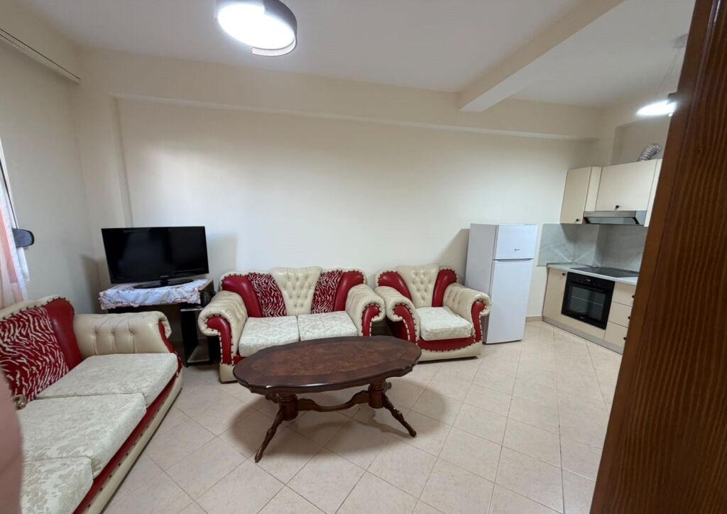 Qera | Shtëpi private 1 + 1 | Rruga Haxhi Bardhi | 400 €/muaj