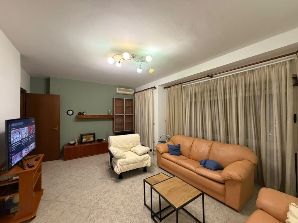 Apartament 1+1 per qira tek Pazari i Ri.