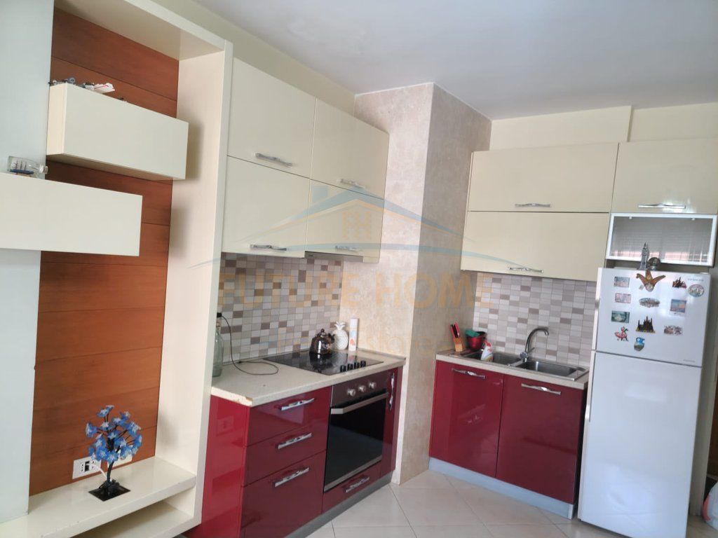 Shitet, Apartament 2+1+2,prane Fizikes Berthamore,Fresku, Tiranë.    14,500,000 Lekë