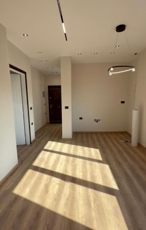 Shiten 2 apartamente 1+1 ne Astir , prane Pasticeri Nela 5 , Yzberisht , Kashar .