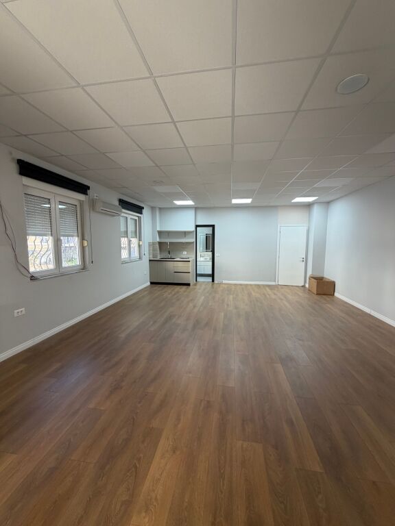 Ambjent open space,zyre,toptani qender,700 mije leke