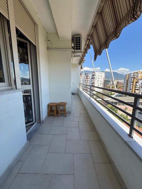 Shitet Apartament 2+1+2+2ballkone ne zonen e Don Boskos
