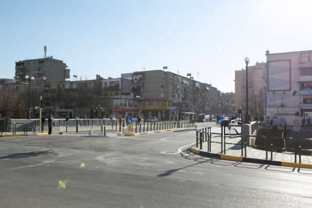Jepet me qira Apartament 2+1, Irfan Tomini pranë Postës Shqiptare