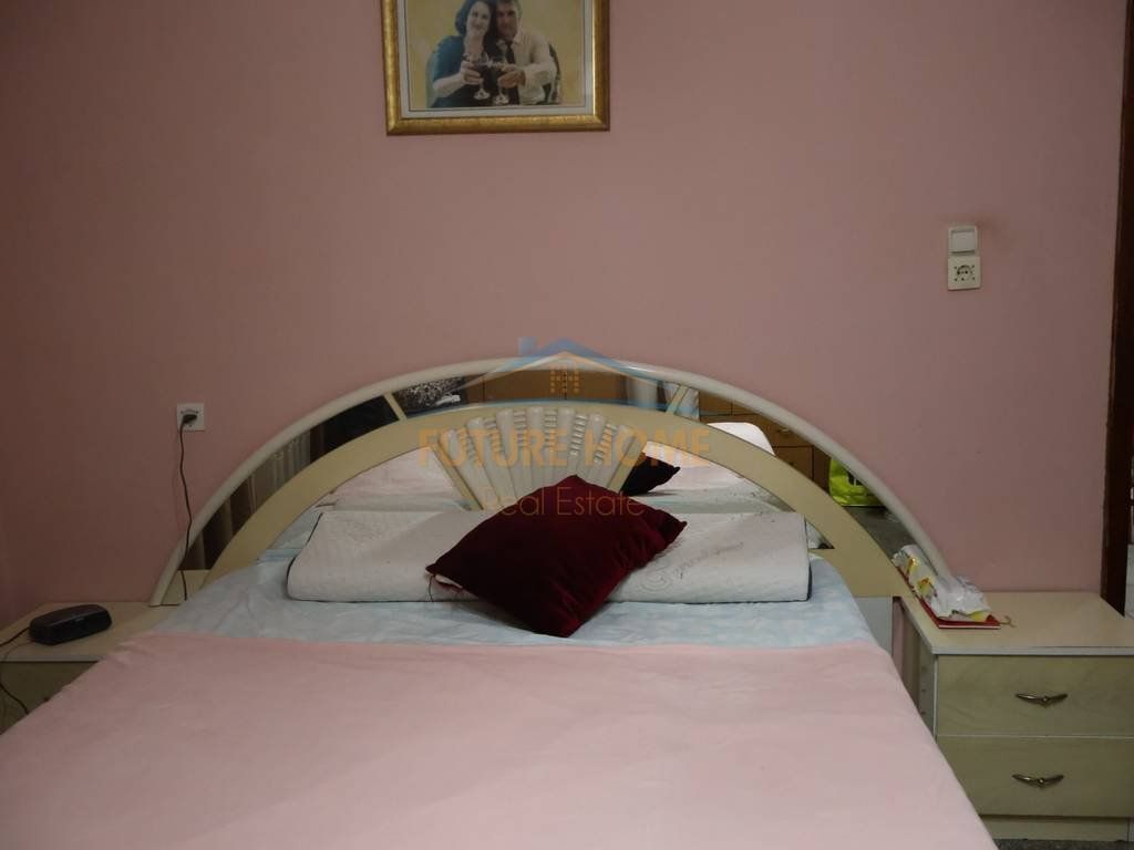 Shitet,Shtëpi Private, Bulevardi Bajram Curri,Tiranë