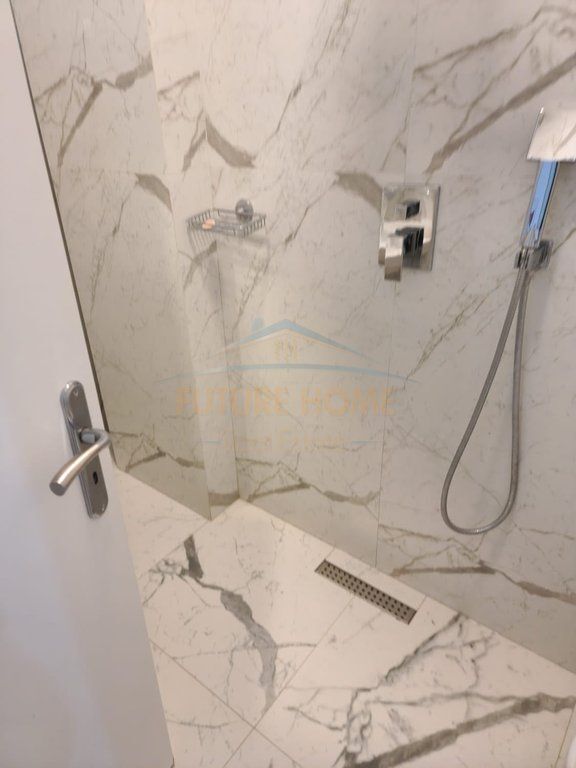Shitet, Apartament 2+1+2,prane Fizikes Berthamore,Fresku, Tiranë.    14,500,000 Lekë