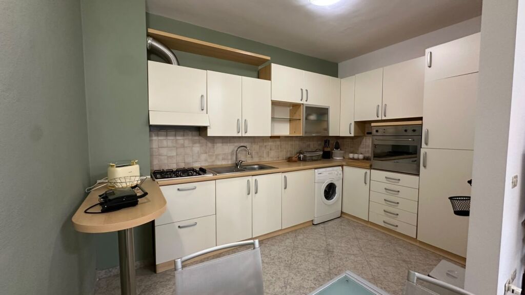 Apartament 1+1 per qira tek Pazari i Ri