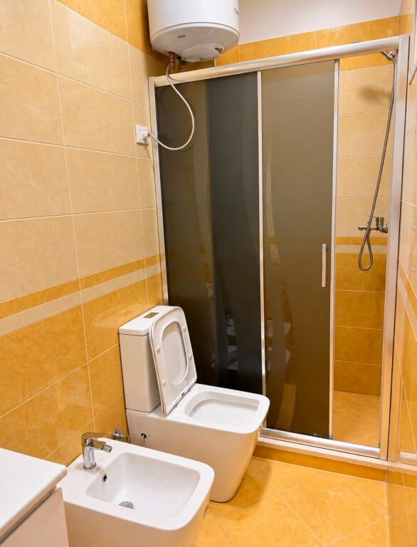 Jepet apartament 2+1 me qira te Kopshti Botanik, pranë Xhamisë. ID 5797