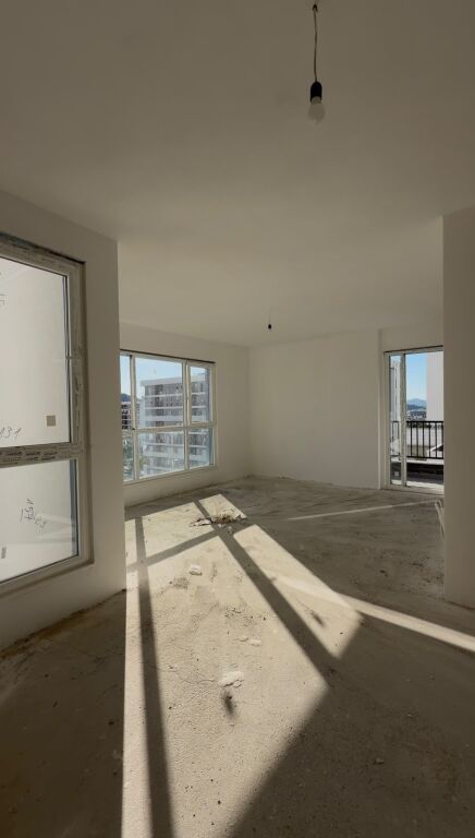 Shitet Apartament 2+1+2 me pamje nga Parku tek Univers City