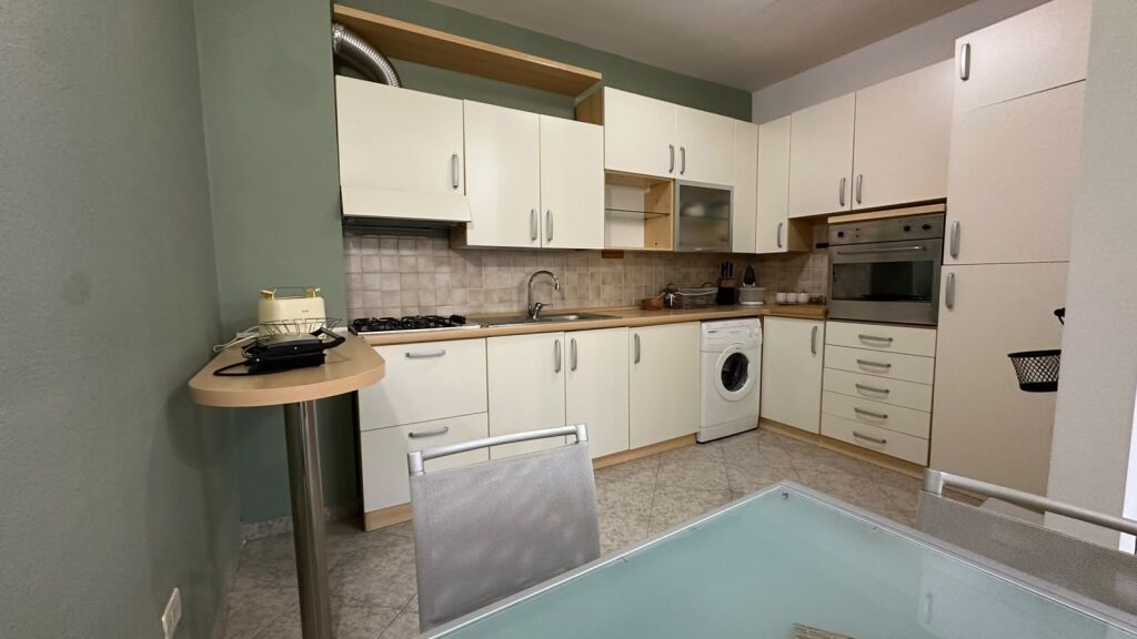 Apartament 1+1 per qira tek Pazari i Ri