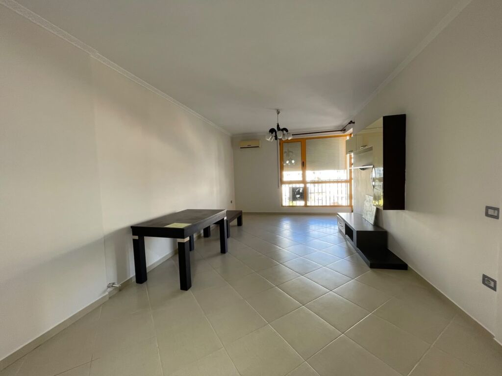 Empty apartment for office, Paris Commune