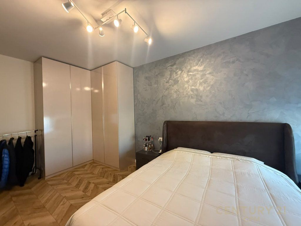 APPARTAMENTO MODERNO 1+1+POSTO AUTO IN AFFITTO, A KOMUNA E PARISIT 996 € /Mese 90,000 Lekë /Mese