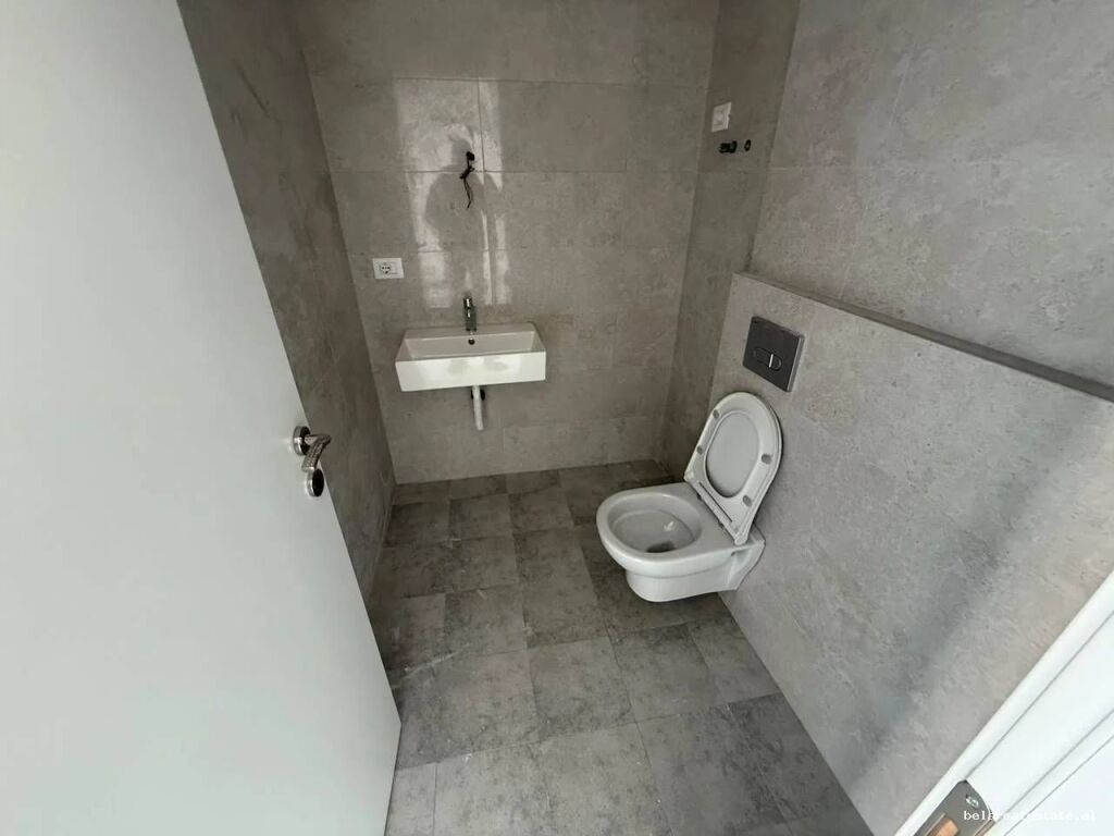 Dyqan Me Qera Tek 5 Maji (ID BD21963) Tirane