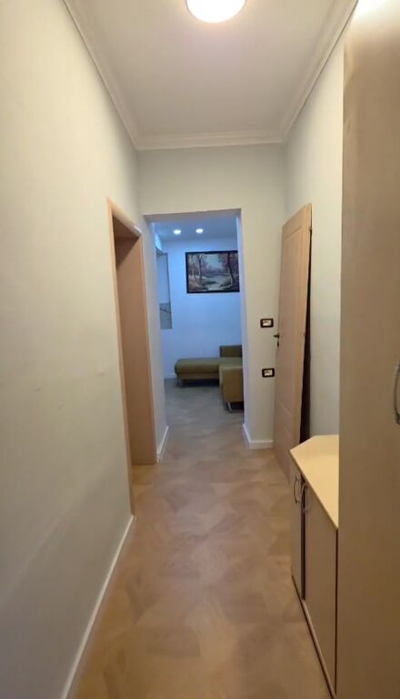 Shitet apartament 2+1 tek Rruga Siri Kodra