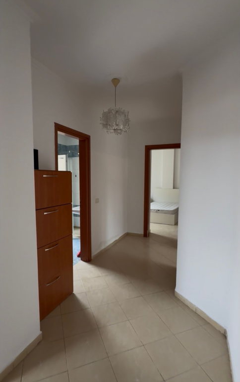 Shitet apartament 2+1 pranë Credins Bank, Ali Demi.