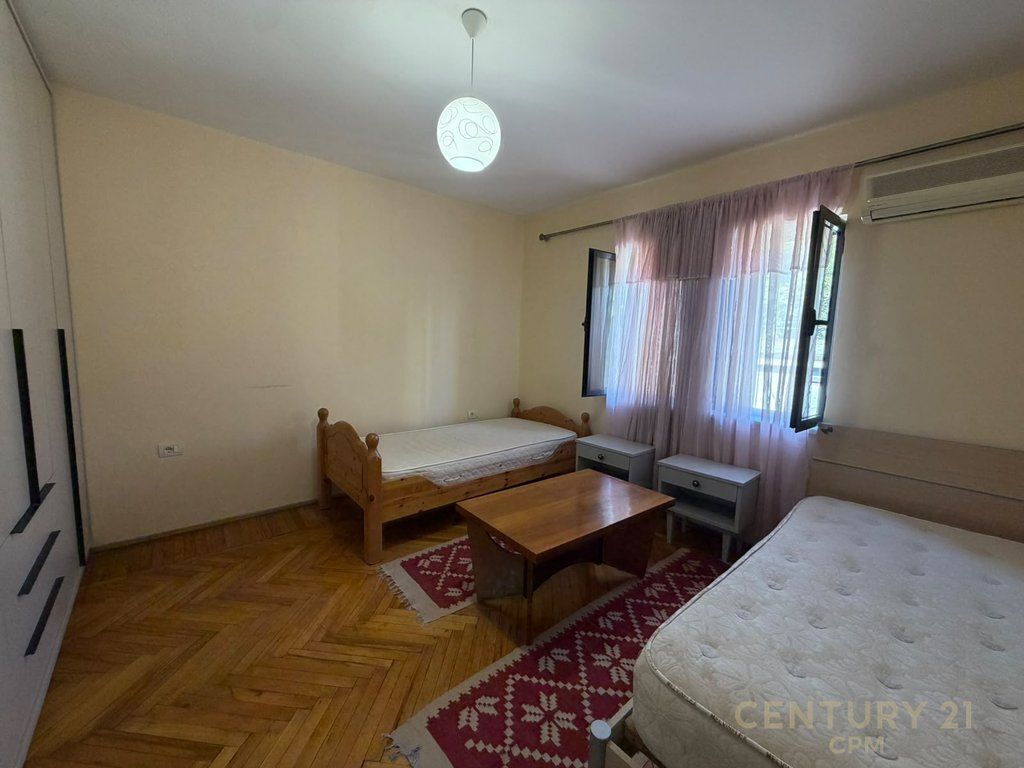 Apartament 2+1 per Qira tek Myslym Shyri 830 € /Muaj 75,000 Lekë /Muaj