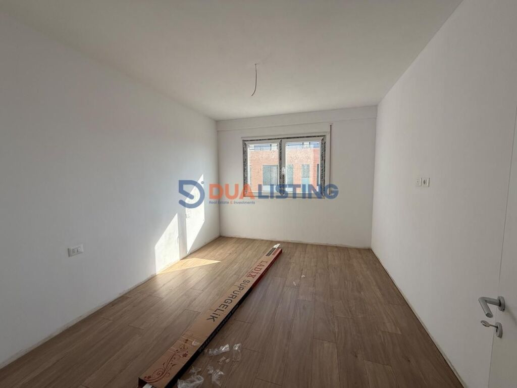 SHITET SUPER APARTAMENT 2+1+2 + POST PARKIMI Paskuqan, Tiranë