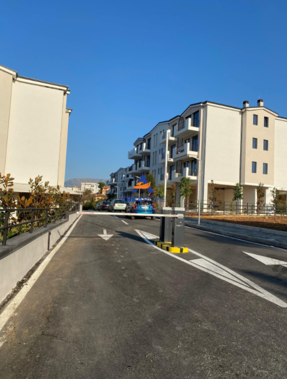 SHITEN 3 POSTE PARKIMI 75 M2 SECILI "SAUK" 2600000 LEKE SECILI