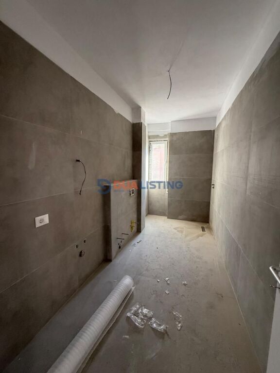 SHITET SUPER APARTAMENT 2+1+2 + POST PARKIMI Paskuqan, Tiranë