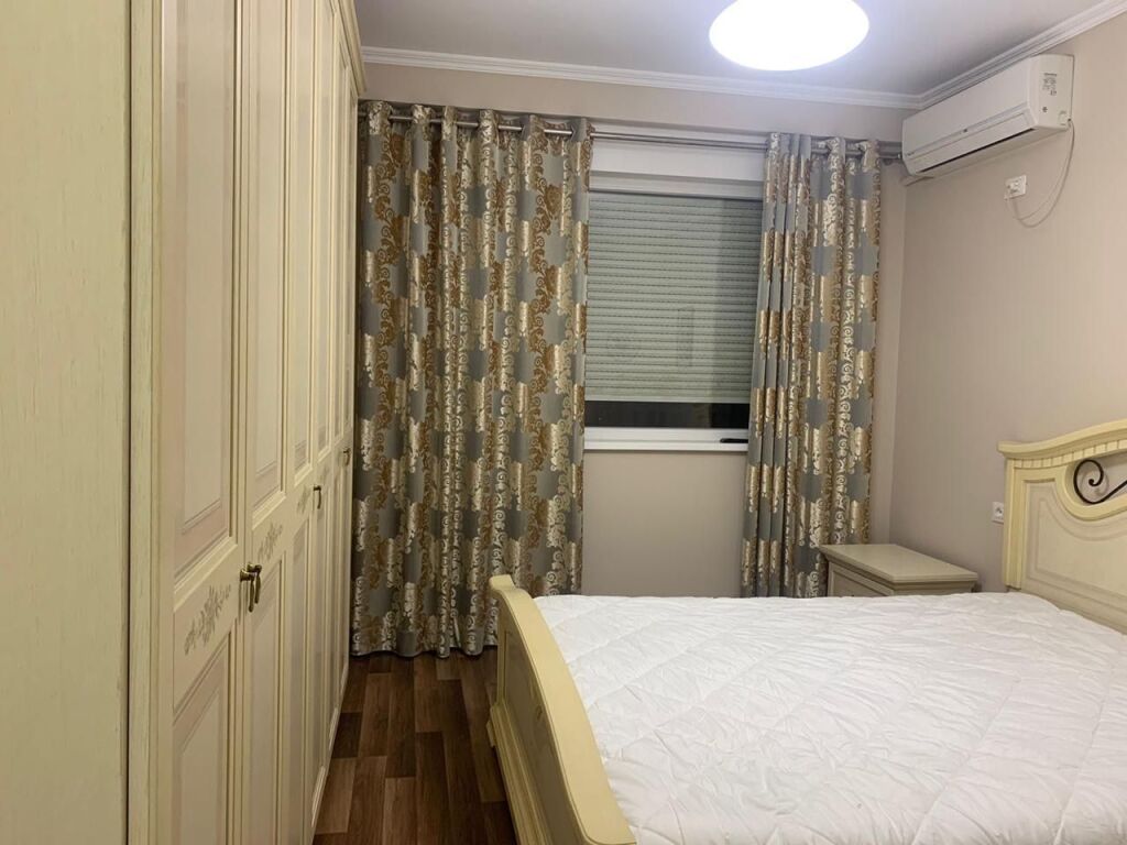Apartament 3+1 per qera te Kontakti